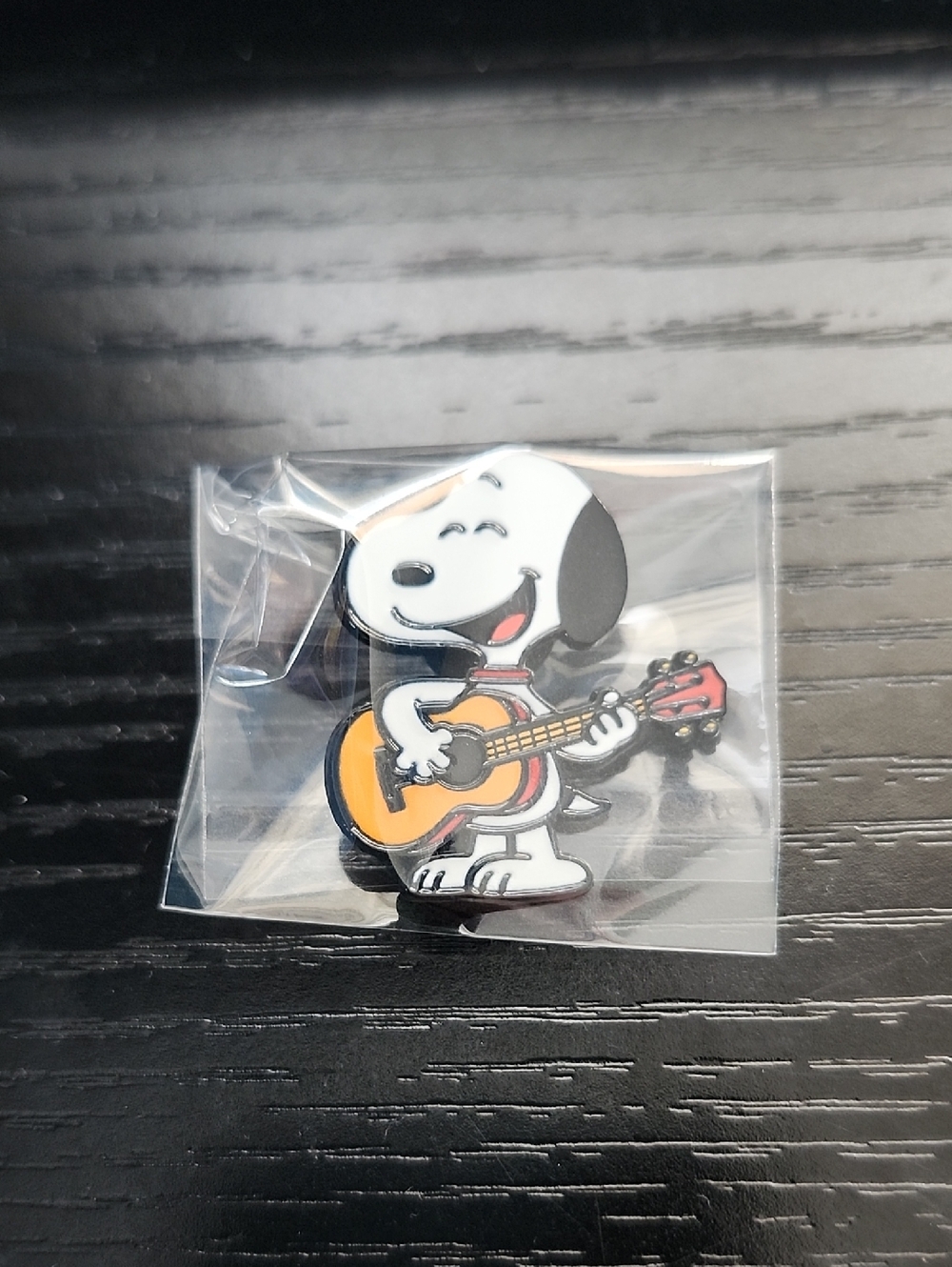 Peanuts Snoopy Guitar Enamel Pin - White, Black, Yellow, Red - Picture 4 of 4